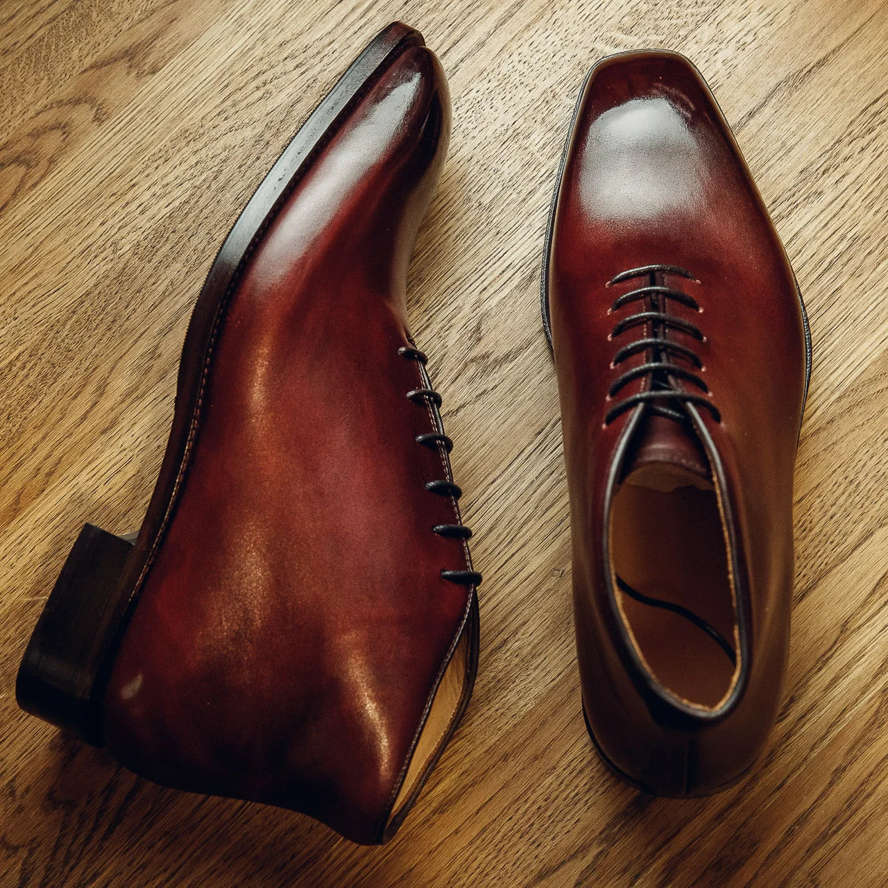 ONE-PIECE RED BOOTS| PATINA FINISH
