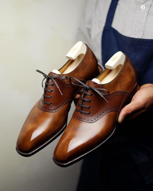 BROWN LEATHER OXFORD WITH FLAT LACES